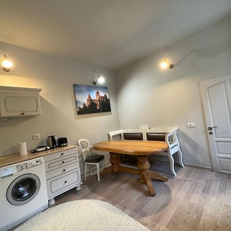 Central Stay Braşov Esterno foto