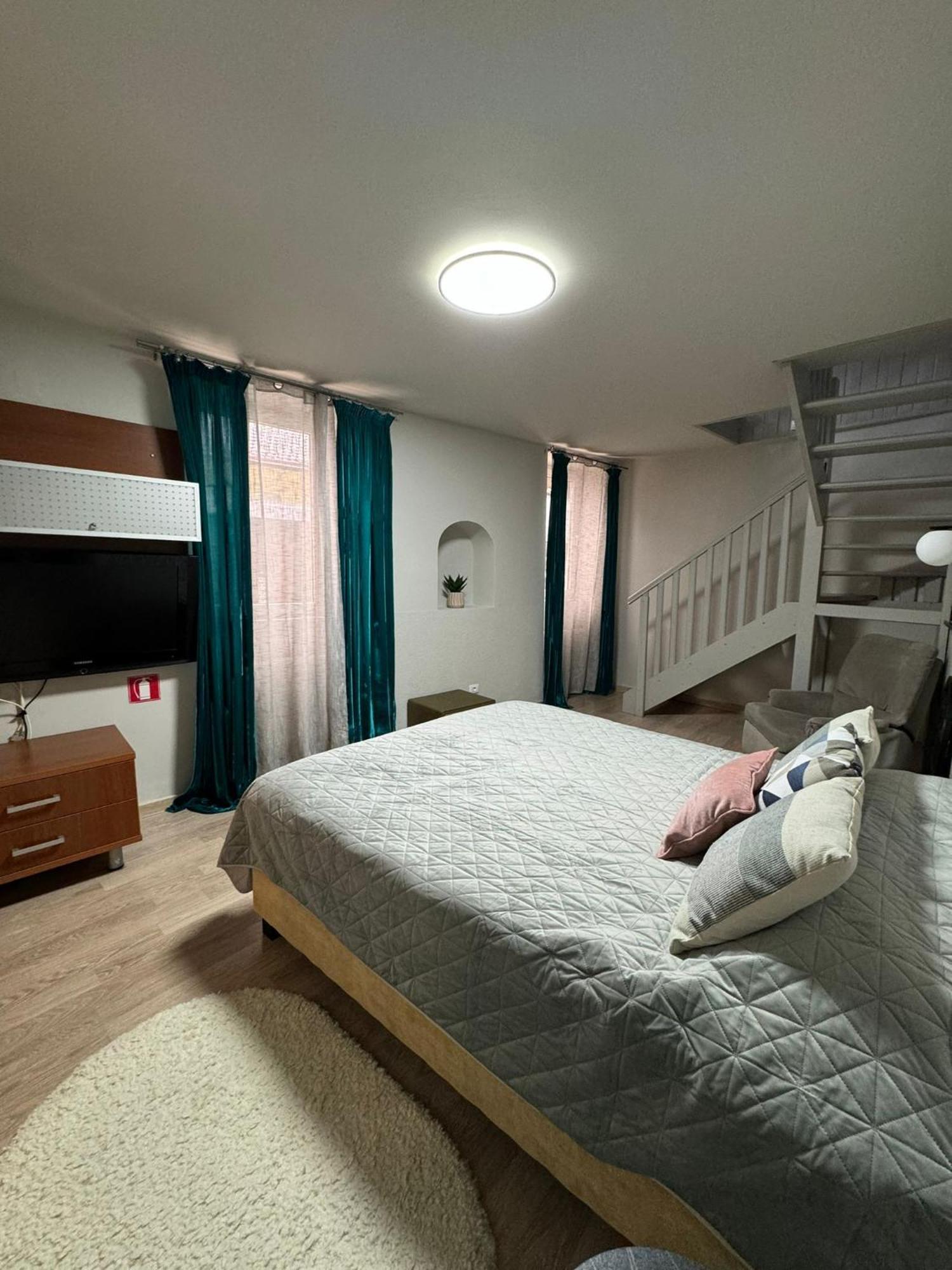Central Stay Braşov Esterno foto
