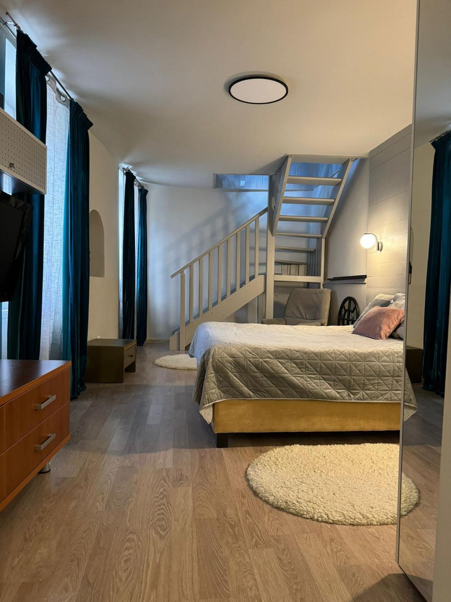 Central Stay Braşov Esterno foto