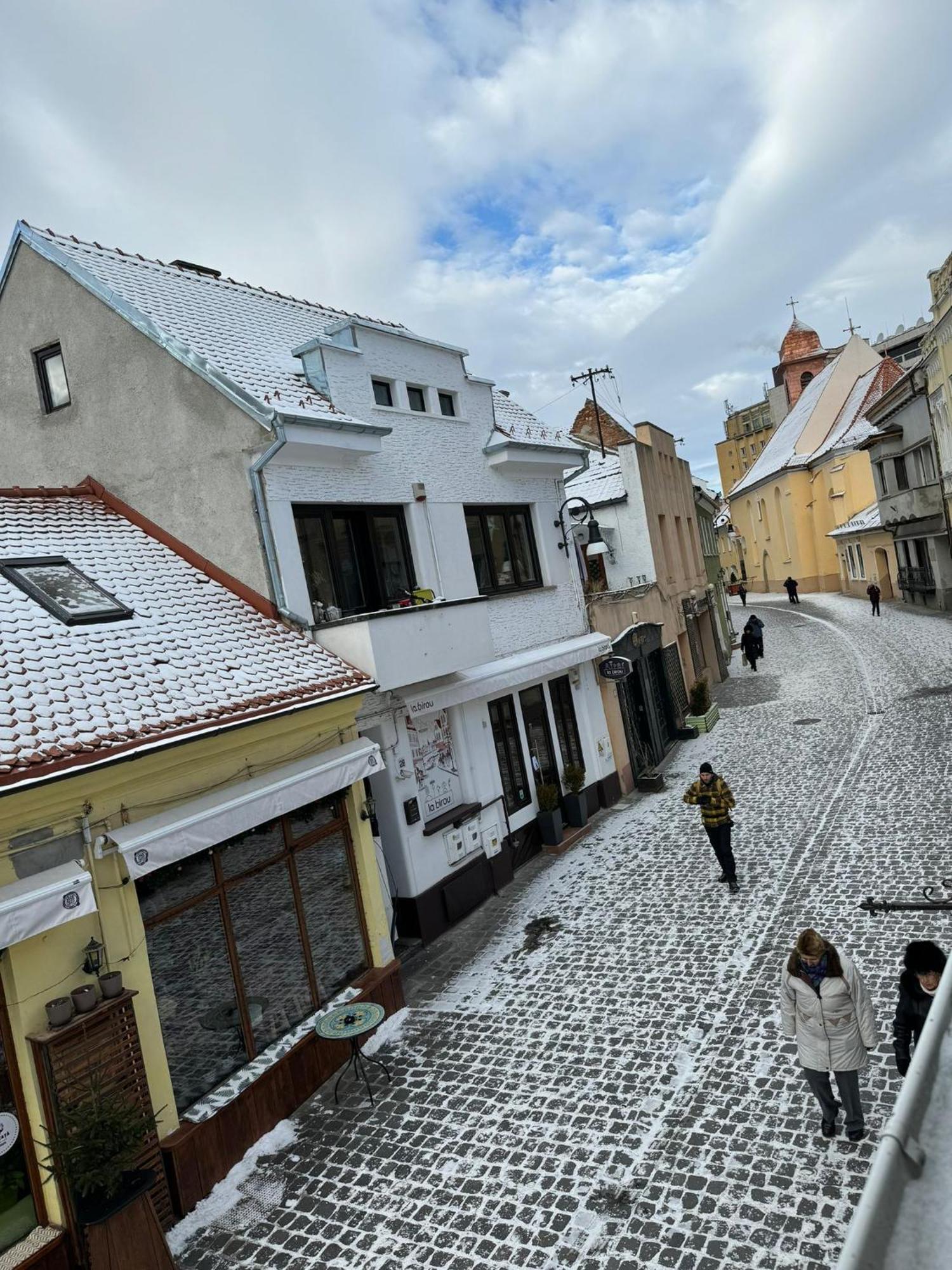 Central Stay Braşov Esterno foto